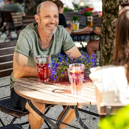 Отель Zur Post 3*