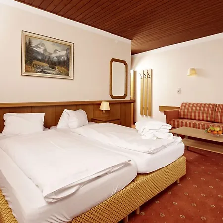 Отель Zur Post Добриах