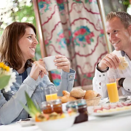 Отель Zur Post Добриах